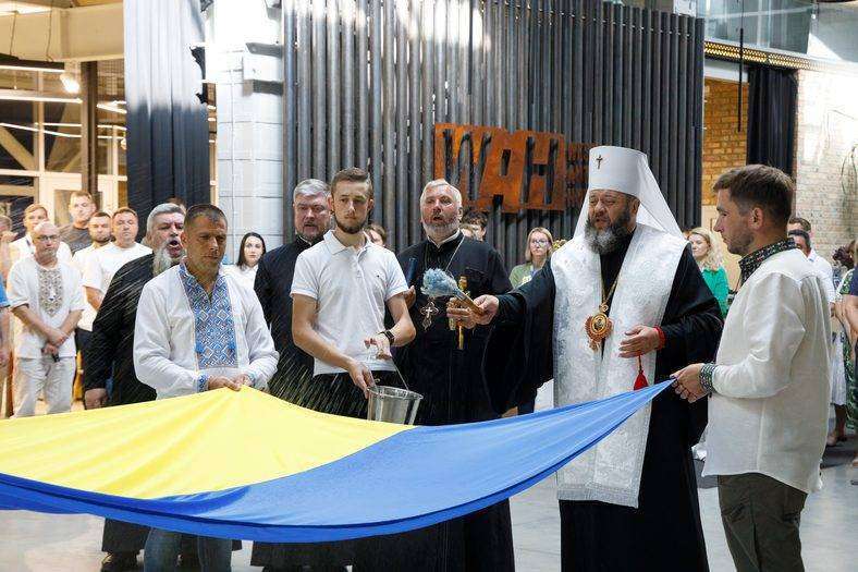 До Дня прапора у WAH відкрили 12-метровий флагшток та  урочисто підняли синьо-жовтий стяг фото 7